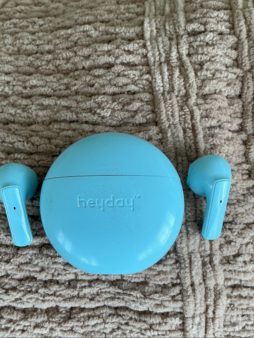 heyday Light Blue True Wireless Earbuds with Round Case